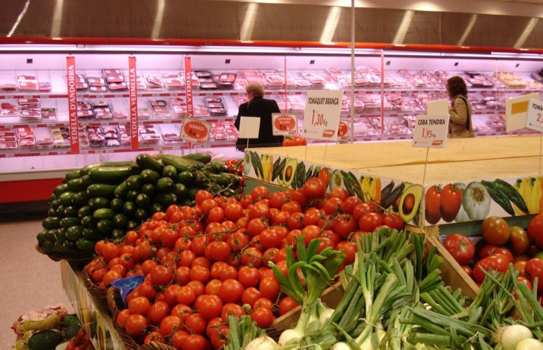 Productes frescos en un supermercat.