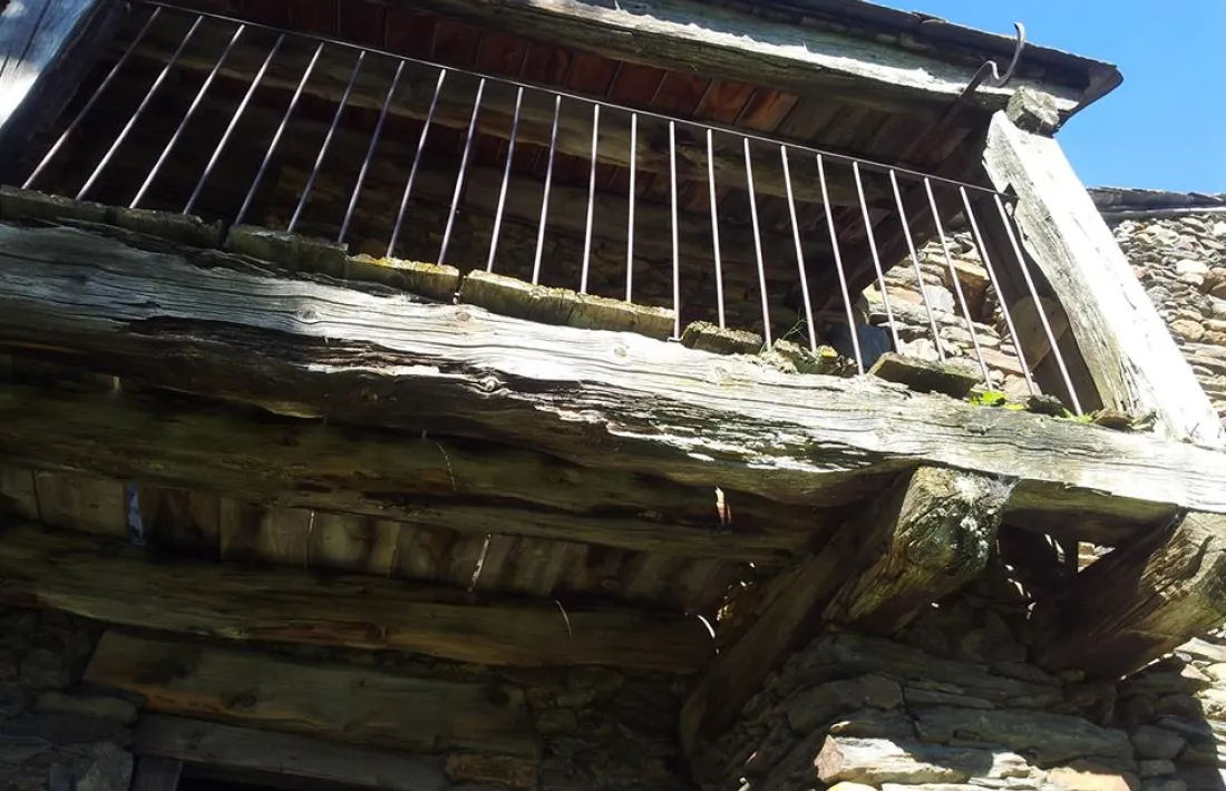 El balcó monumental de Casa Piedro, abans d’ensorrar-se, el 2018.