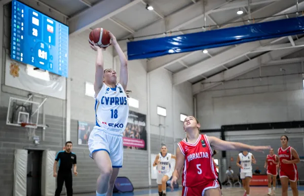 p. 30 xipre vs gibraltar foto fiba