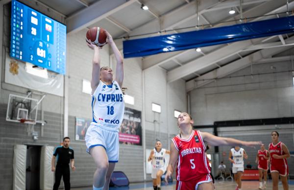 p. 30 xipre vs gibraltar foto fiba