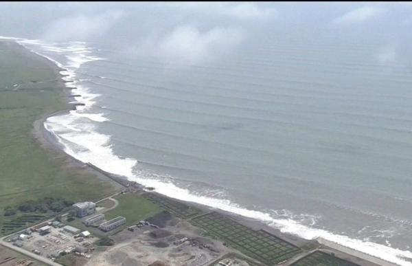 p. 06 2 onades tsunami japo_xarxes