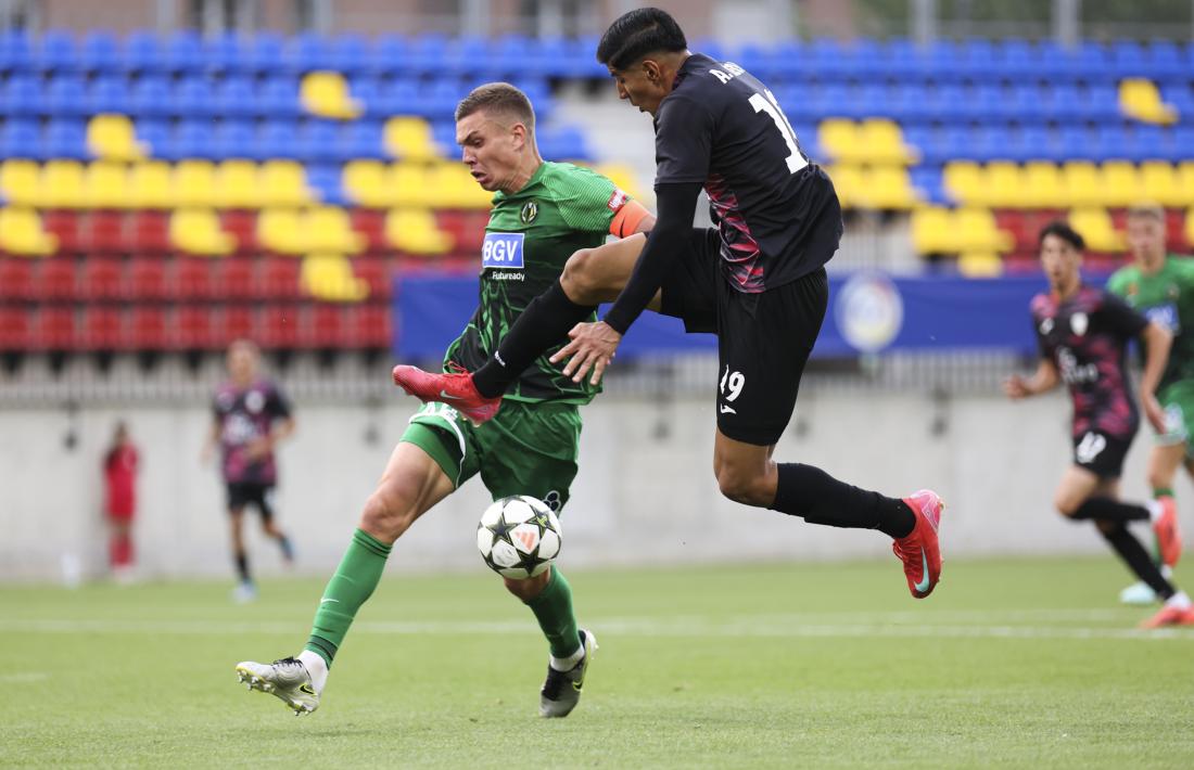 Armando León, davanter mexicà de l’FC Santa Coloma, va ser el jugador més perillós en atac.