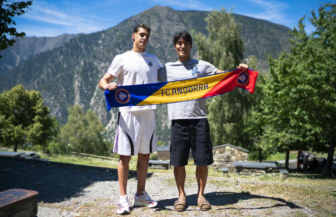 Áron Yaakobishvili i Kim Min-su, ahir en la seva presentació oficial a la Comella.