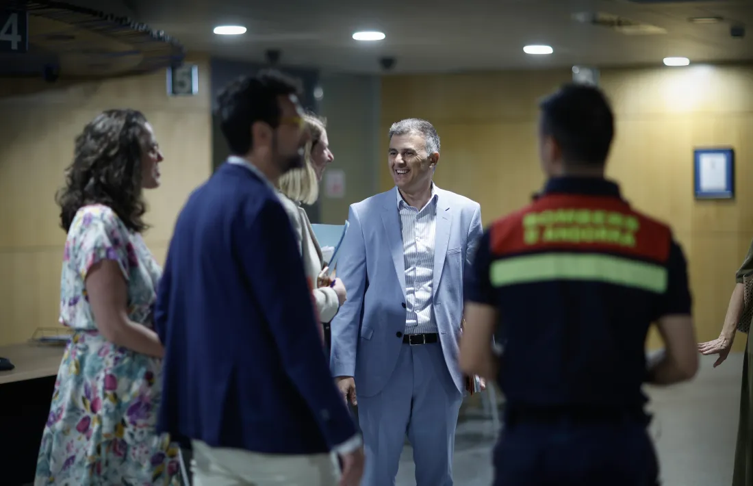  El ministre de Funció Pública, Marc Rossell, amb els representants sindicals.