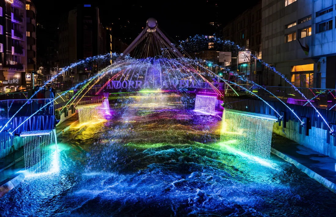 Espectacle d’inauguració al passeig de les fonts de la Rotonda.