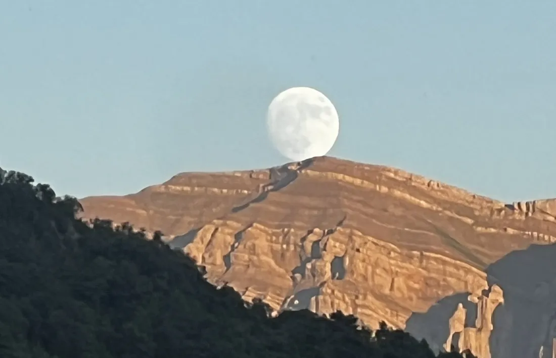 Als matins quan surt el sol i als vespres quan es pon: aquests són els millors moments per contemplar l’espectacle del Cadí.