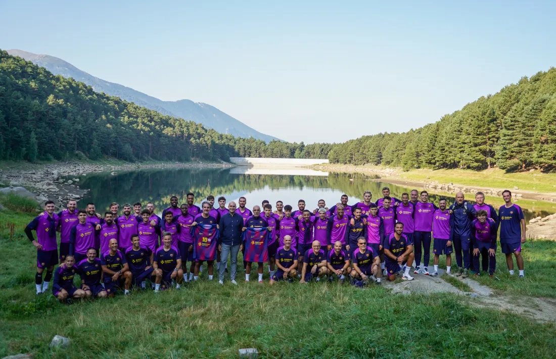 El Barça de futbol sala i també el d’handbol coincideixen aquests dies d’estada a Encamp.