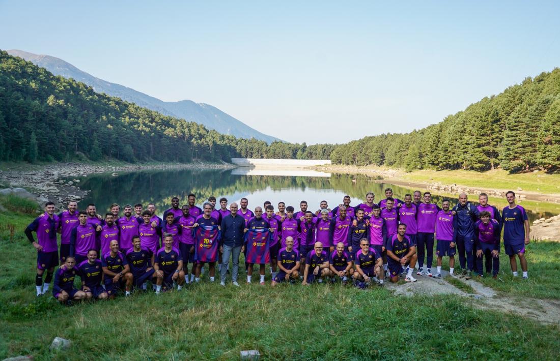El Barça de futbol sala i també el d’handbol coincideixen aquests dies d’estada a Encamp.