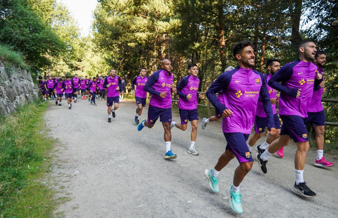 El Barça de futbol sala i també el d’handbol coincideixen aquests dies d’estada a Encamp.