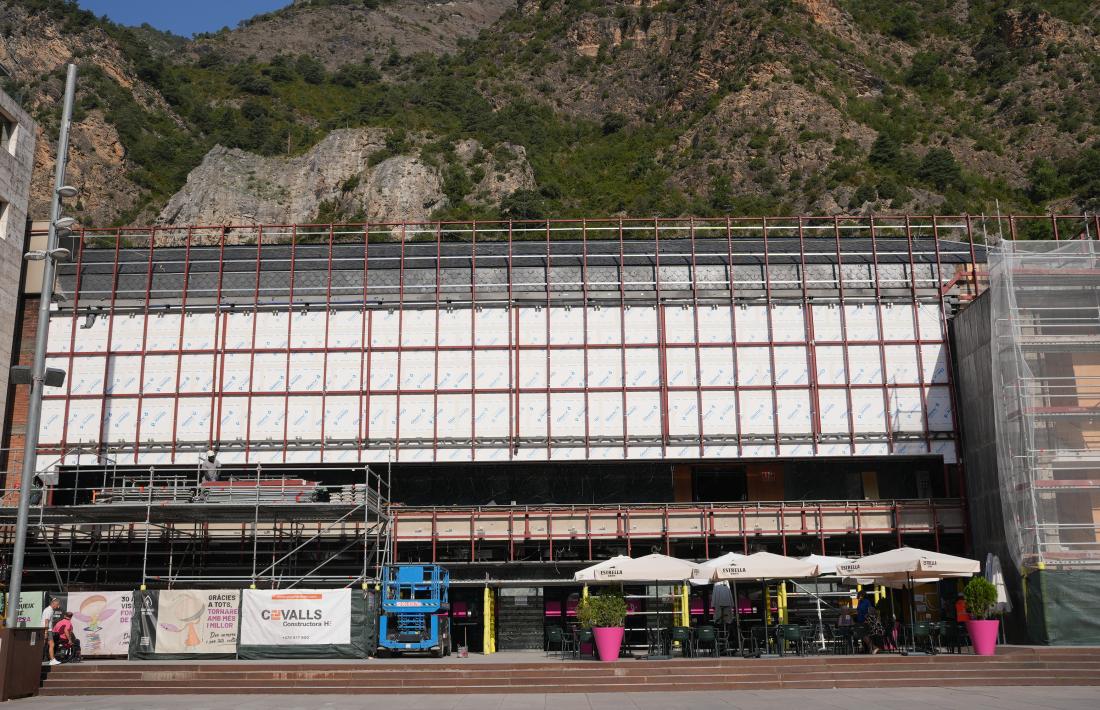 Estat actual de la façana del Centre Cultural Lauredià.
