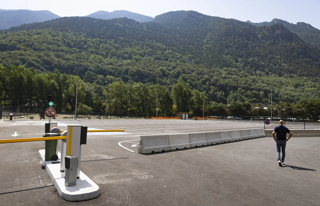 El conseller de Circulació, Xavier Surana, al nou aparcament de Canrodes.