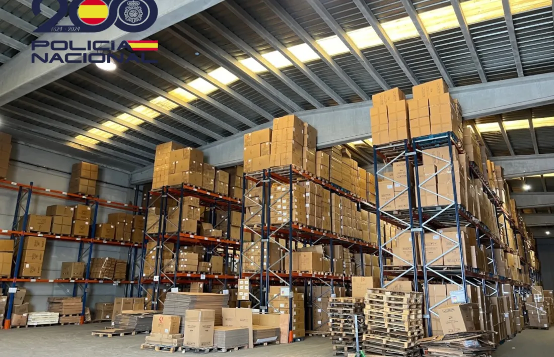 Un dels magatzems inspeccionats en el marc de l'operació.