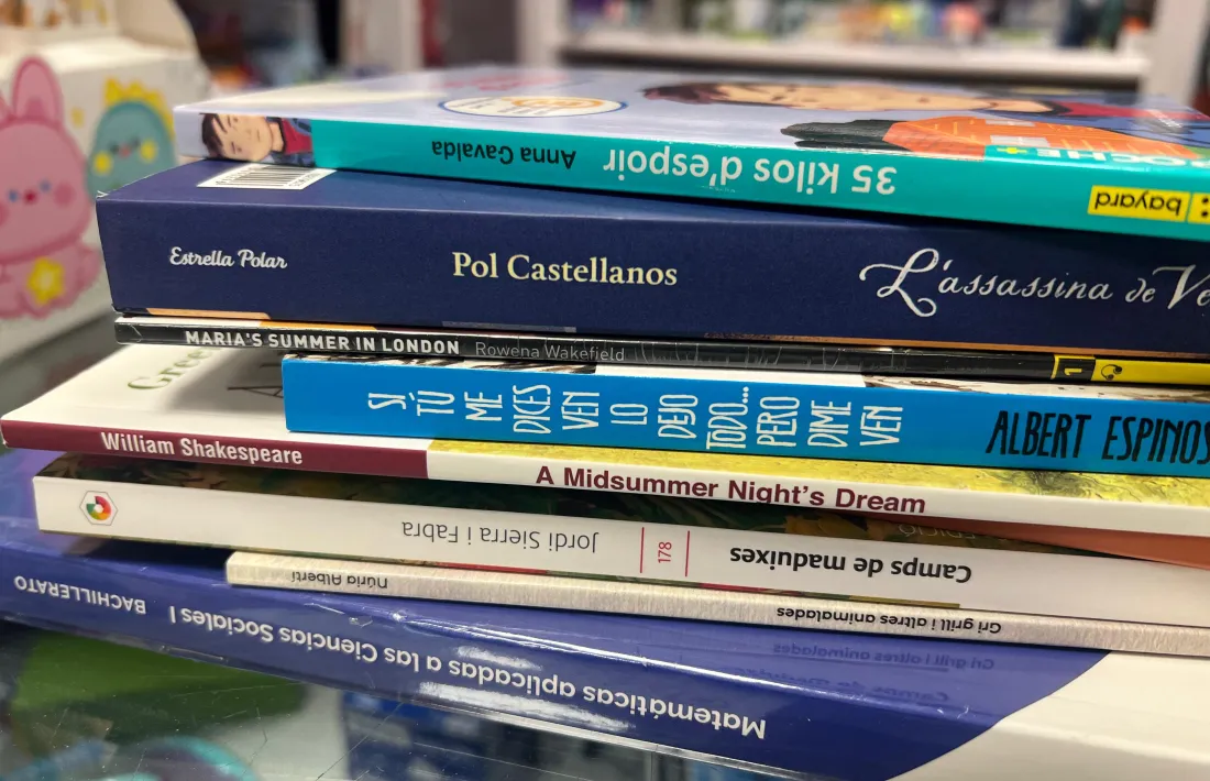 A banda dels llibres de text, algunes assignatures requereixen de certes novel·les.