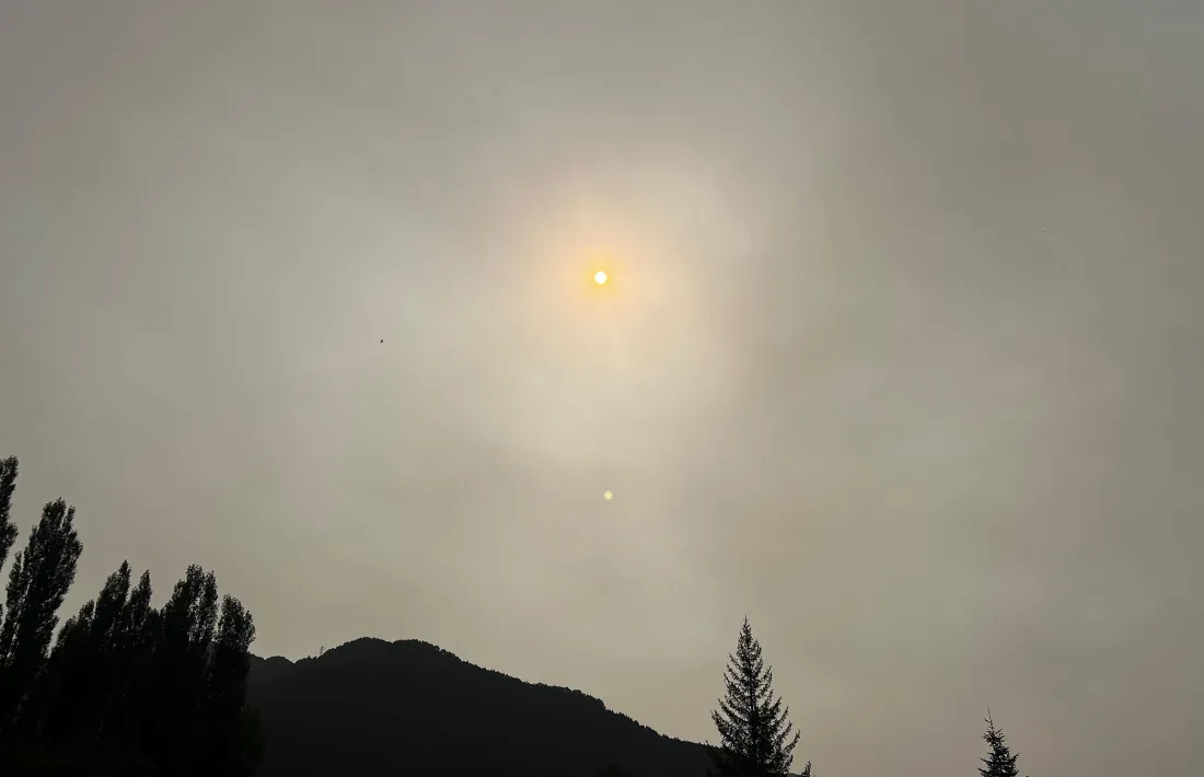 Així s'ha vist avui el cel al país.