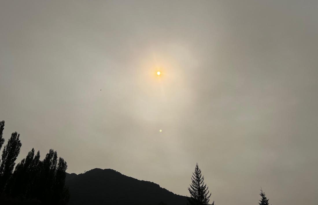 Així s'ha vist avui el cel al país.