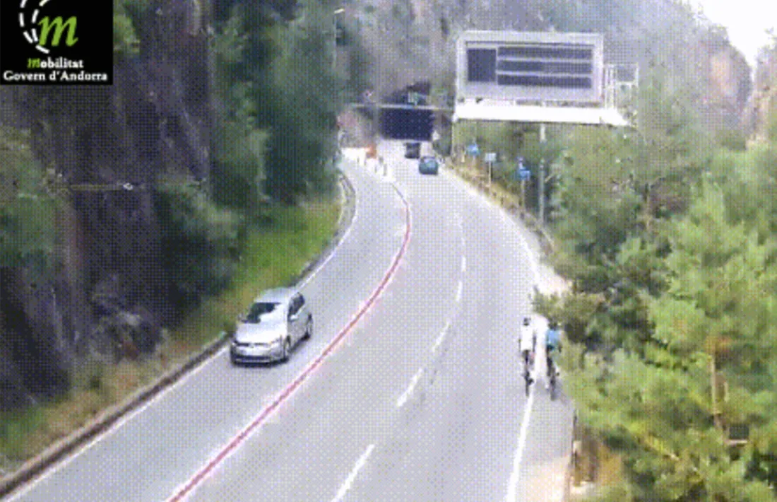 Dos ciclistes a la carretera captats per les càmeres de Mobilitat.