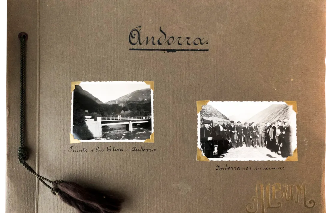 Un dels àlbums del fons fotogràfic de l’Arxiu Nacional.
