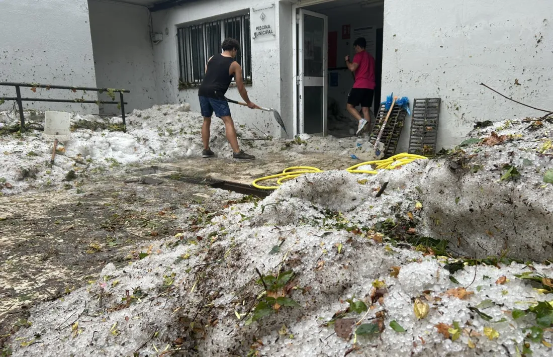 L'estat en què va quedar l'accés a la piscina municipal. 