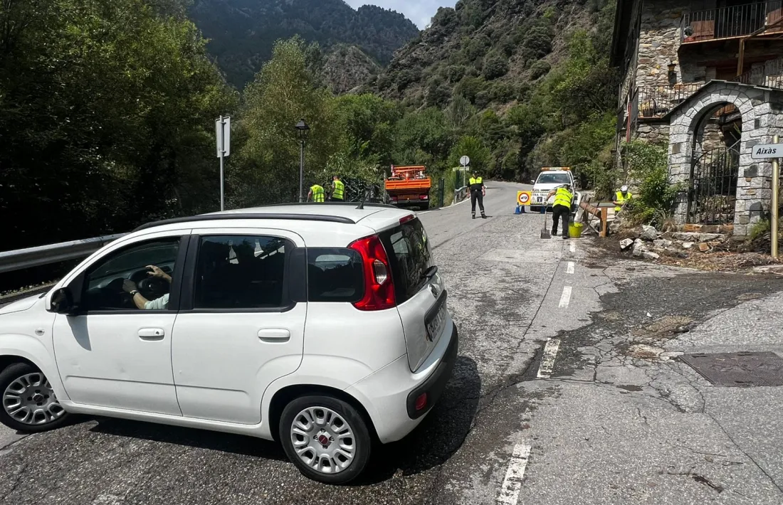 El punt on els vehicles han de girar cua pels treballs de neteja de la carretera.
