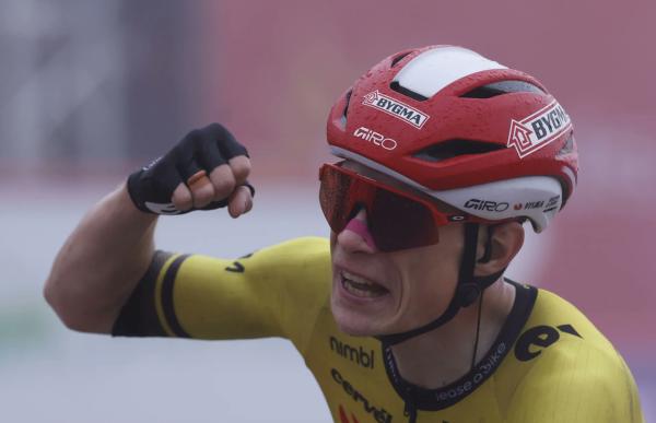 p. 23  Jonas Vingegaard foto lavuelta