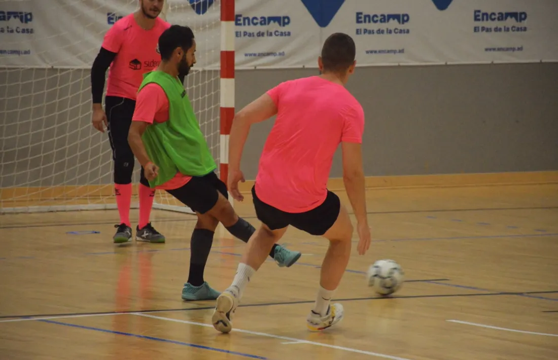 El Sideco FC Encamp, en un entrenament abans de viatjar.