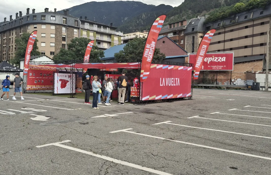 La paradeta oficial de la Vuelta, on hi havia un minimuseu.