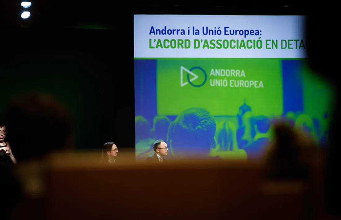 Una de les reunions per explicar l'acord d'associació.