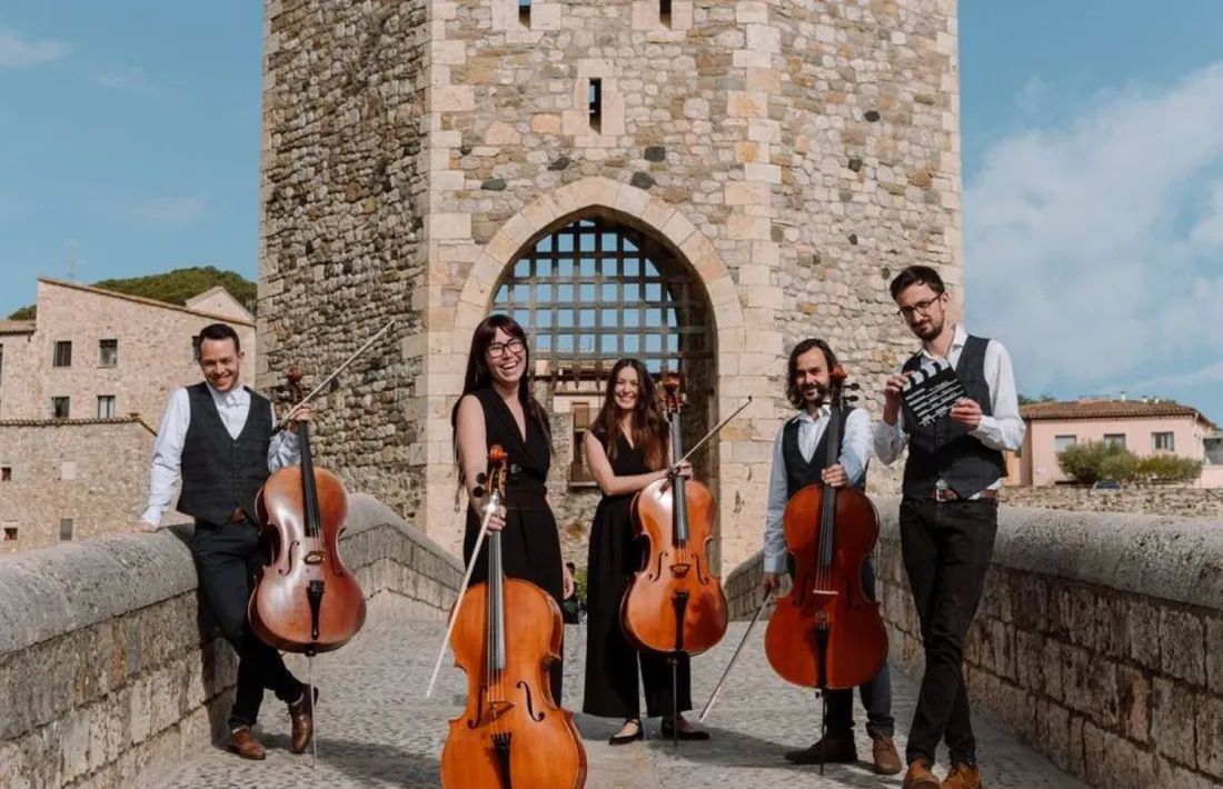 L'espectacle de Northern Cellos va congregar mig miler d'espectadors.