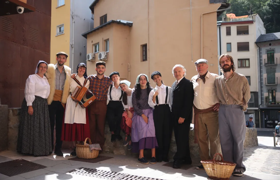 L'elenc de 'De pont a pont', un dels dos espectacles de teatre itinerant del festival.