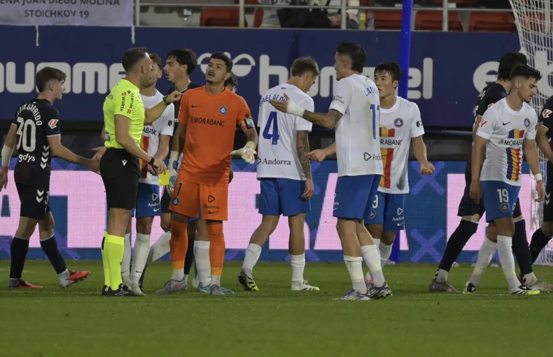 Nico Ratti en el seu primer partit de titular aquest curs. Va aturar un penal, però va cometre dos errors.
