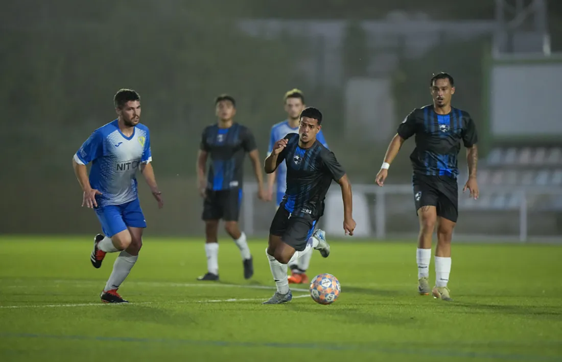  L’FC Ordino, amb cap jugador inscrit, va jugar un amistós de pretemporada contra la Seu d’Urgell.