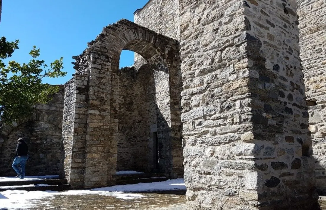 Restes de les naus del temple, situat a Anserall, al municipi de Valls de Valira.  