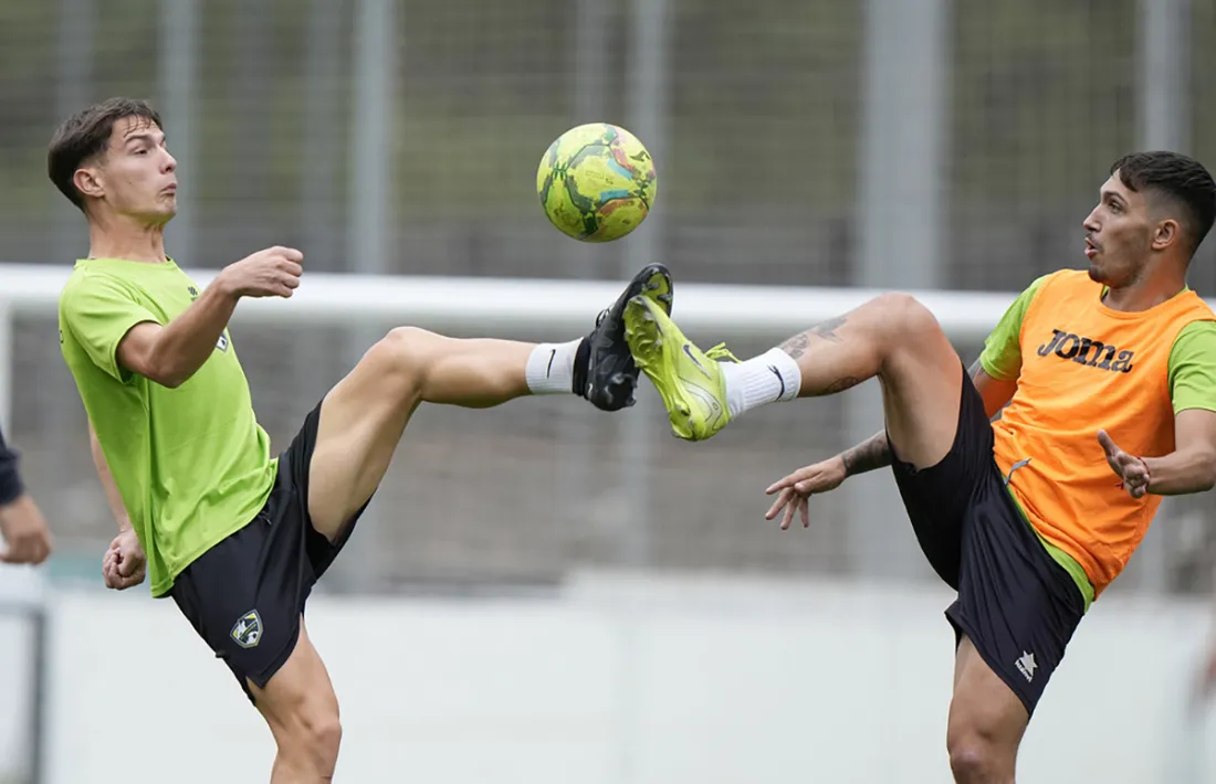L’FC Ordino, que no té cap jugador inscrit fins al dia d’avui, en un dels seus entrenaments.