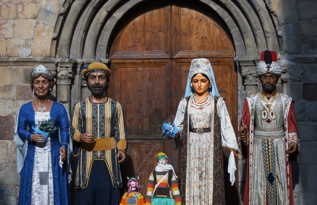     Foto de família dels gegants de la Seu d'Urgell. 