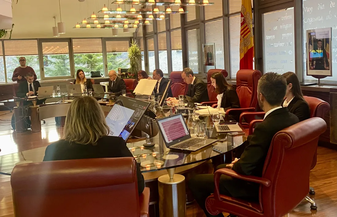 Una sessió anterior del consell de comú de Canillo.