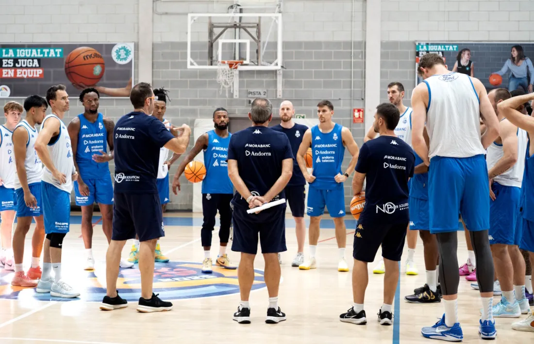 Els jugadors del MoraBanc Andorra s'han exercitat avui al Joan Alay abans de marxar a Tarragona.