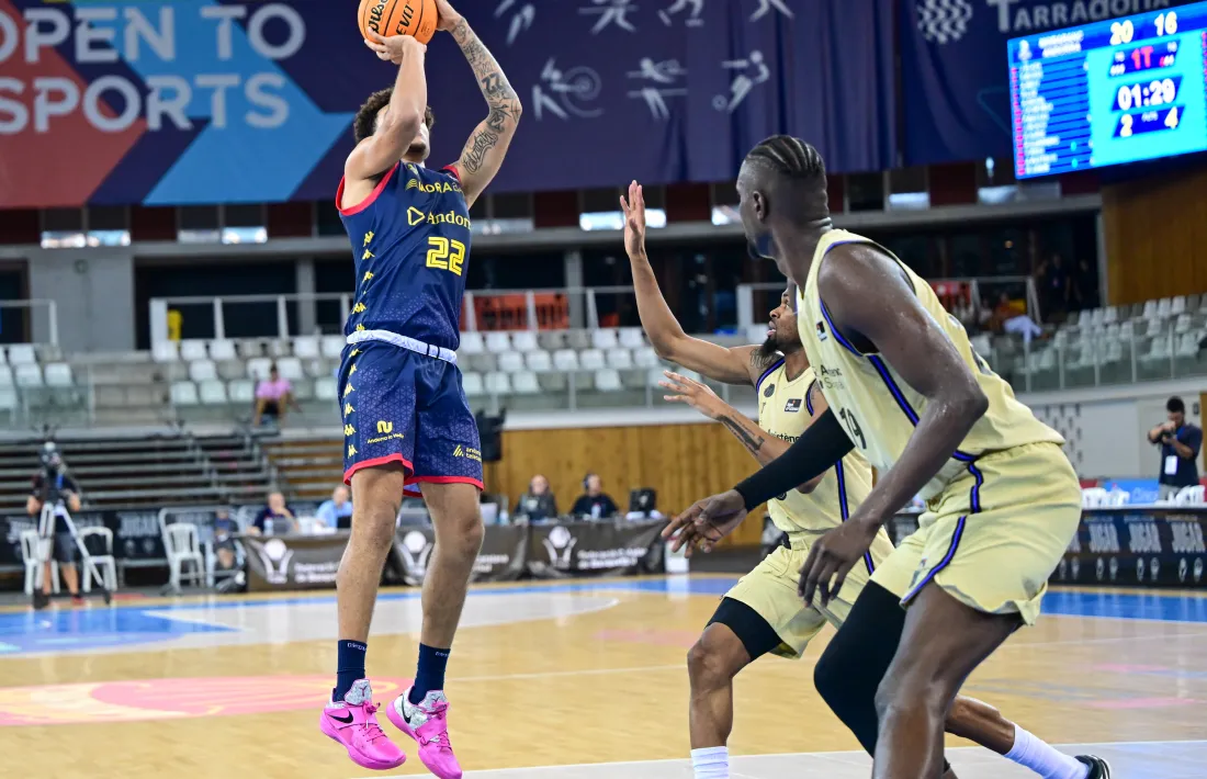 Justin McKoy va anotar 15 punts contra tot un Barça.