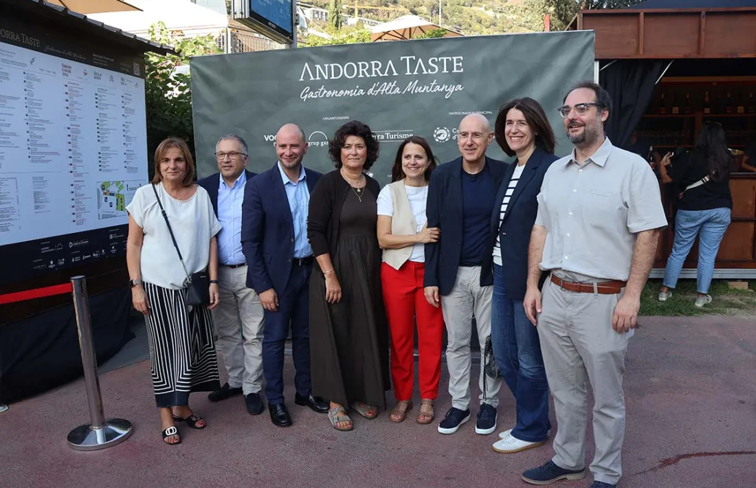La cònsol major escaldenca, Rosa Gili, i altres membres del Comú d'Escaldes-Engordany en la inauguració  de l'Andorra Taste Popular.