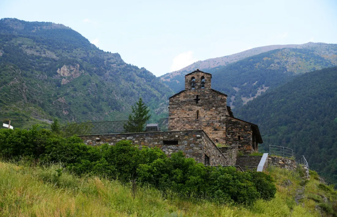 L'Església de Sant Serni de Nagol.