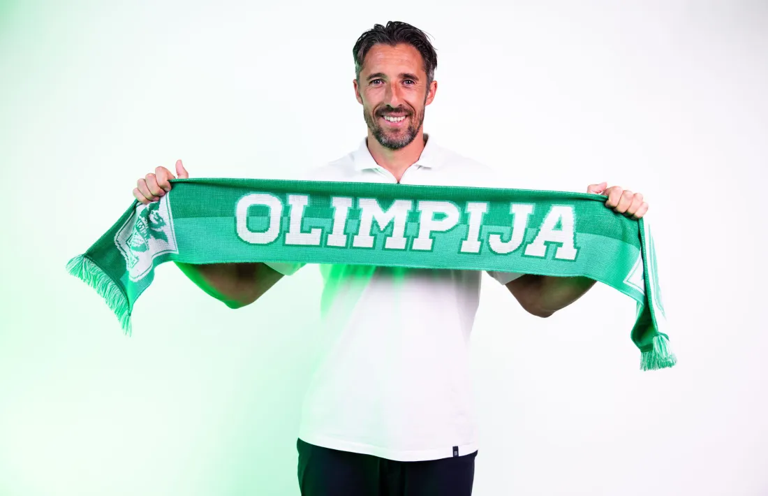 Fede Bessone, amb la bufanda de l'NK Olimpija Ljubljana eslovè, el vigent campió de lliga del seu país.