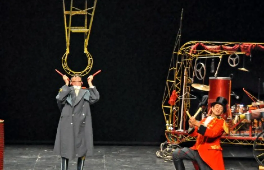 Circ i teatre al carrer a la Seu amb ‘Charabia’, del grup El Negro y el Flaco