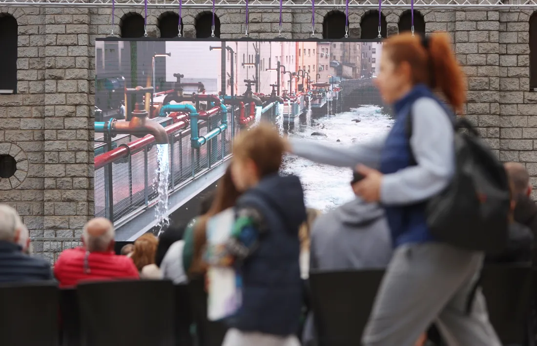 El documental 'Història d'una transformació' es va estrenar ahir a la plaça de l'Esglesia.