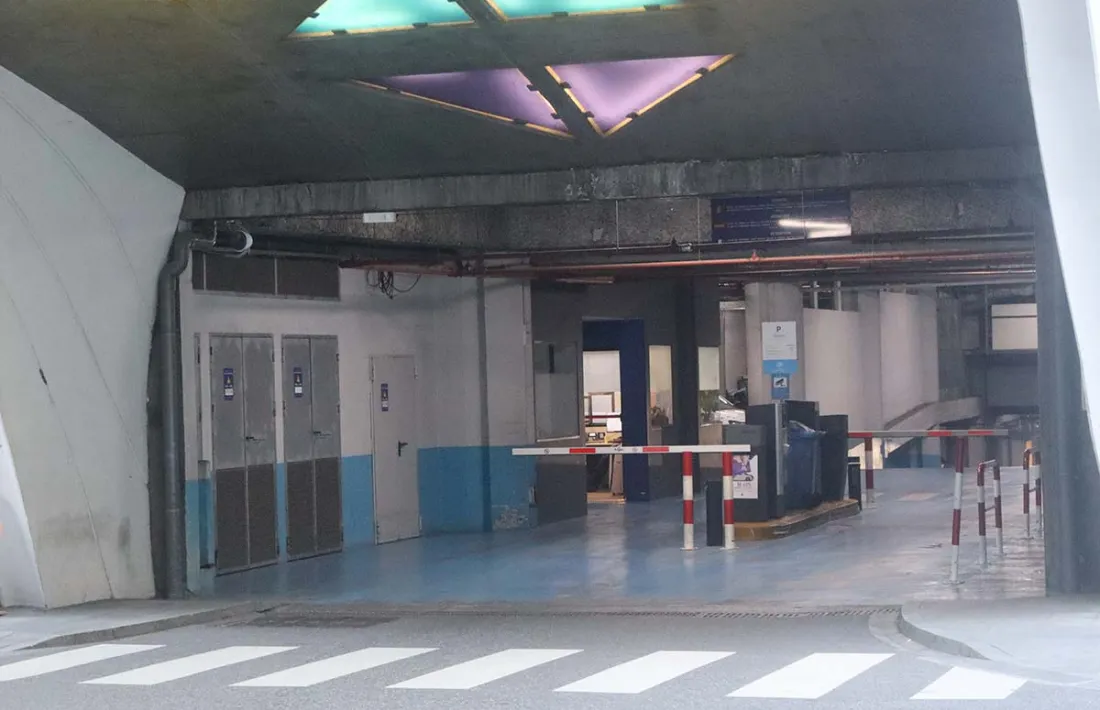 L'entrada de l'aparcament de Caldea.