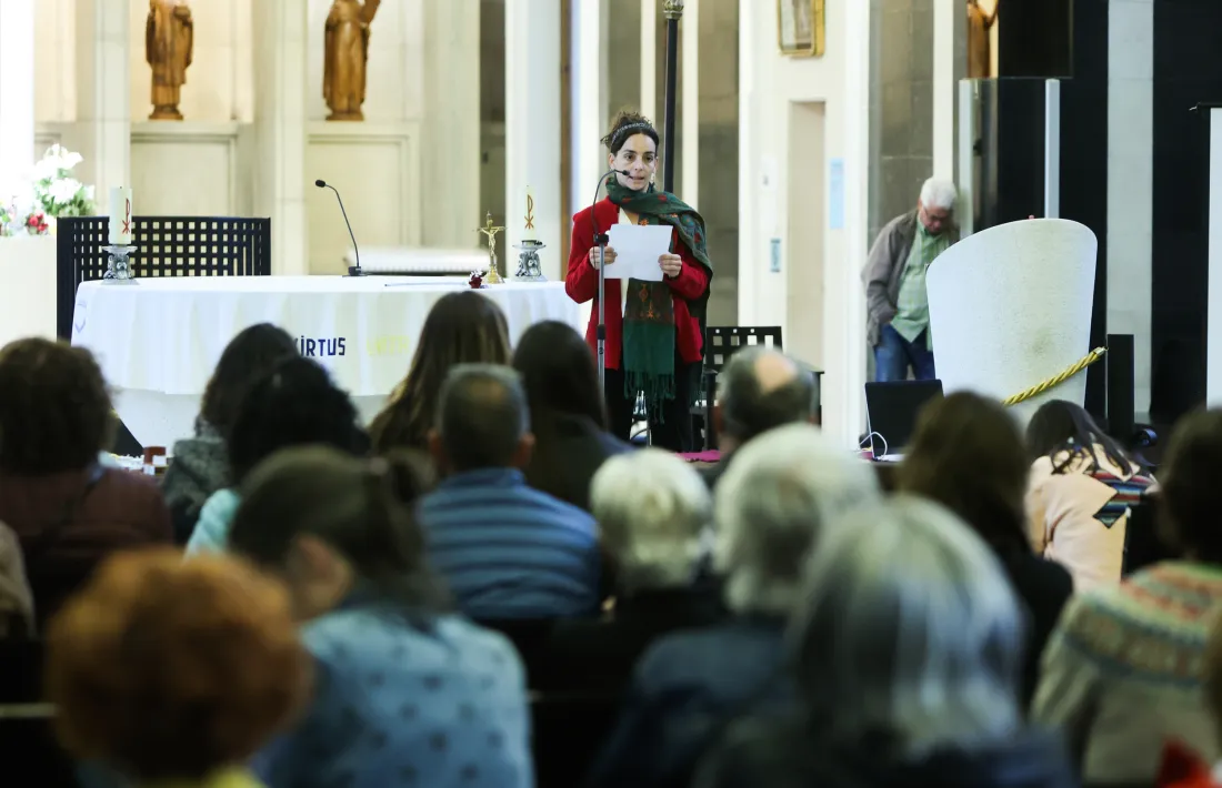 Anaïs Aleix, infermera de Metges sense Fronteres, exposant la seva experiència ahir al Santuari de Meritxell.