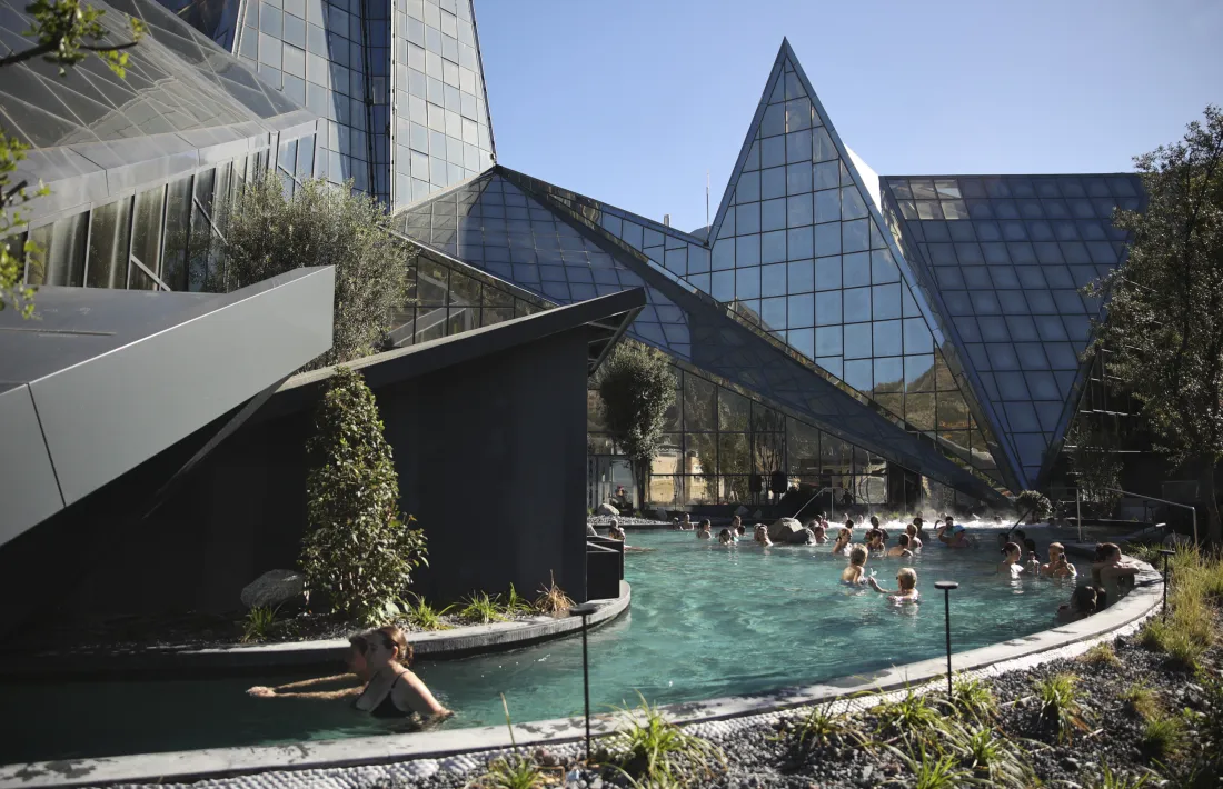 La llacuna exterior de Caldea amb la remodelació naturalista.