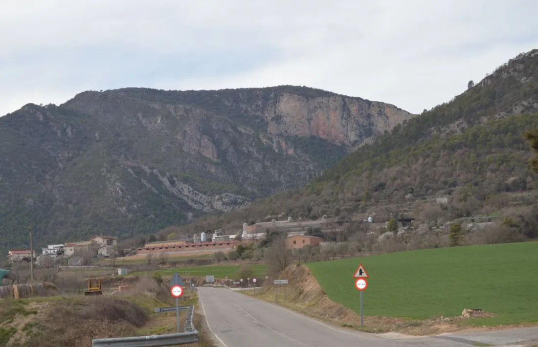 Vista de Peramola, on aspectes com la gestió de les macrogranges van tensar el ple de dilluns passat. 