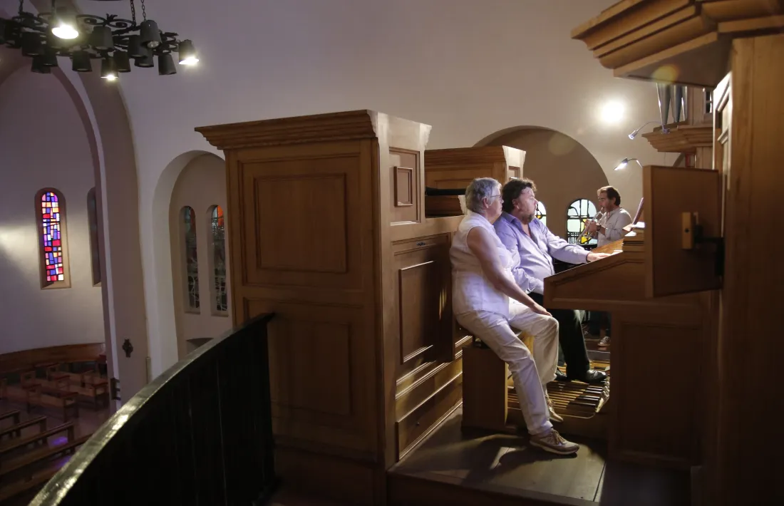 L’orgue de Sant Esteve bufa les 25 espelmes acompanyat de trompeta