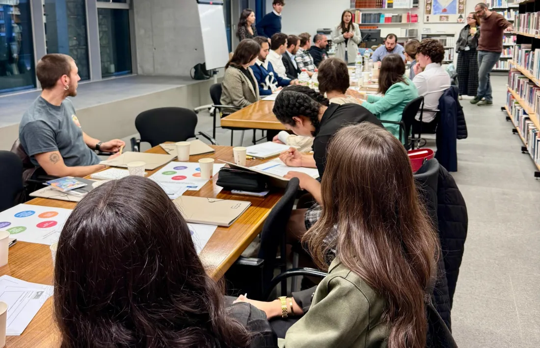 Una de les taules de treball del procés participatiu.