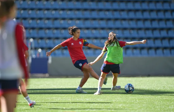 p. 35 seleccio femenina entrenament foto elcokedelasfotos futfemand