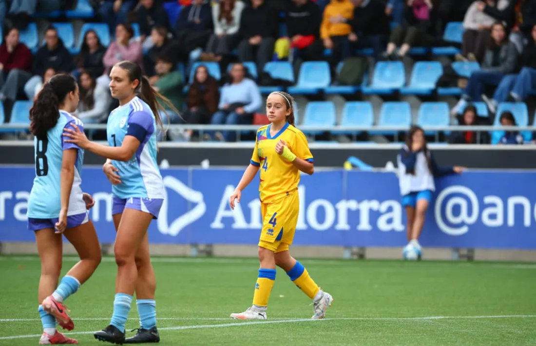 Emma Warboys, també debutant.